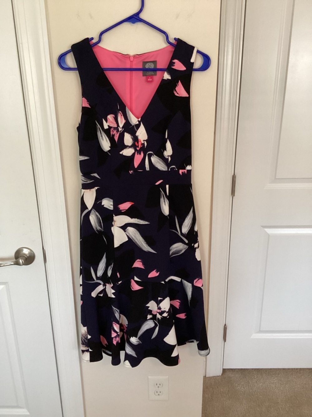 Vince Camuto Navy Floral V-Neck Midi Dress with Pink Accents, Size 4